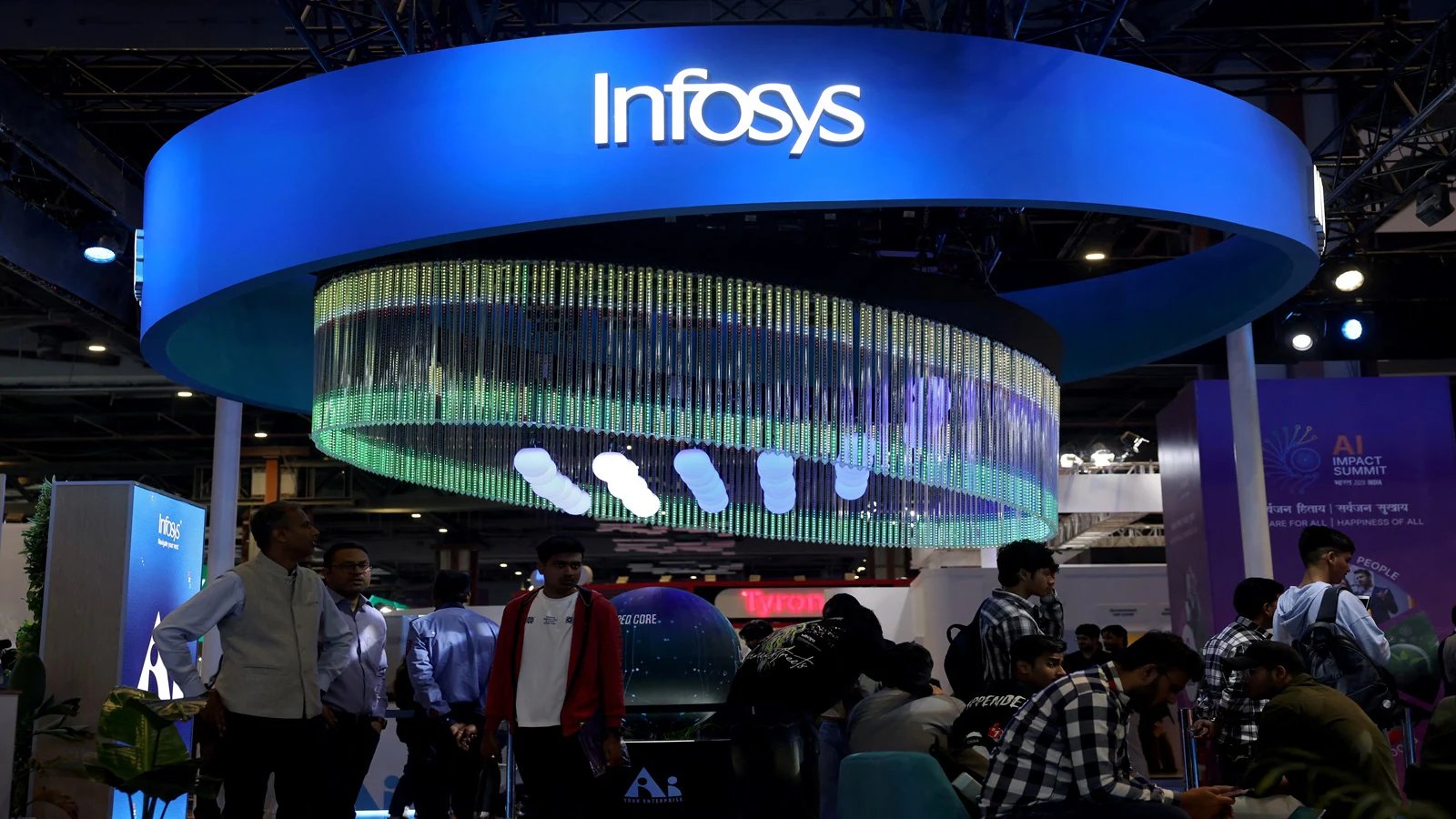 Infosys Shares Slip 1.43%, Market Cap Falls ₹40,000 Cr