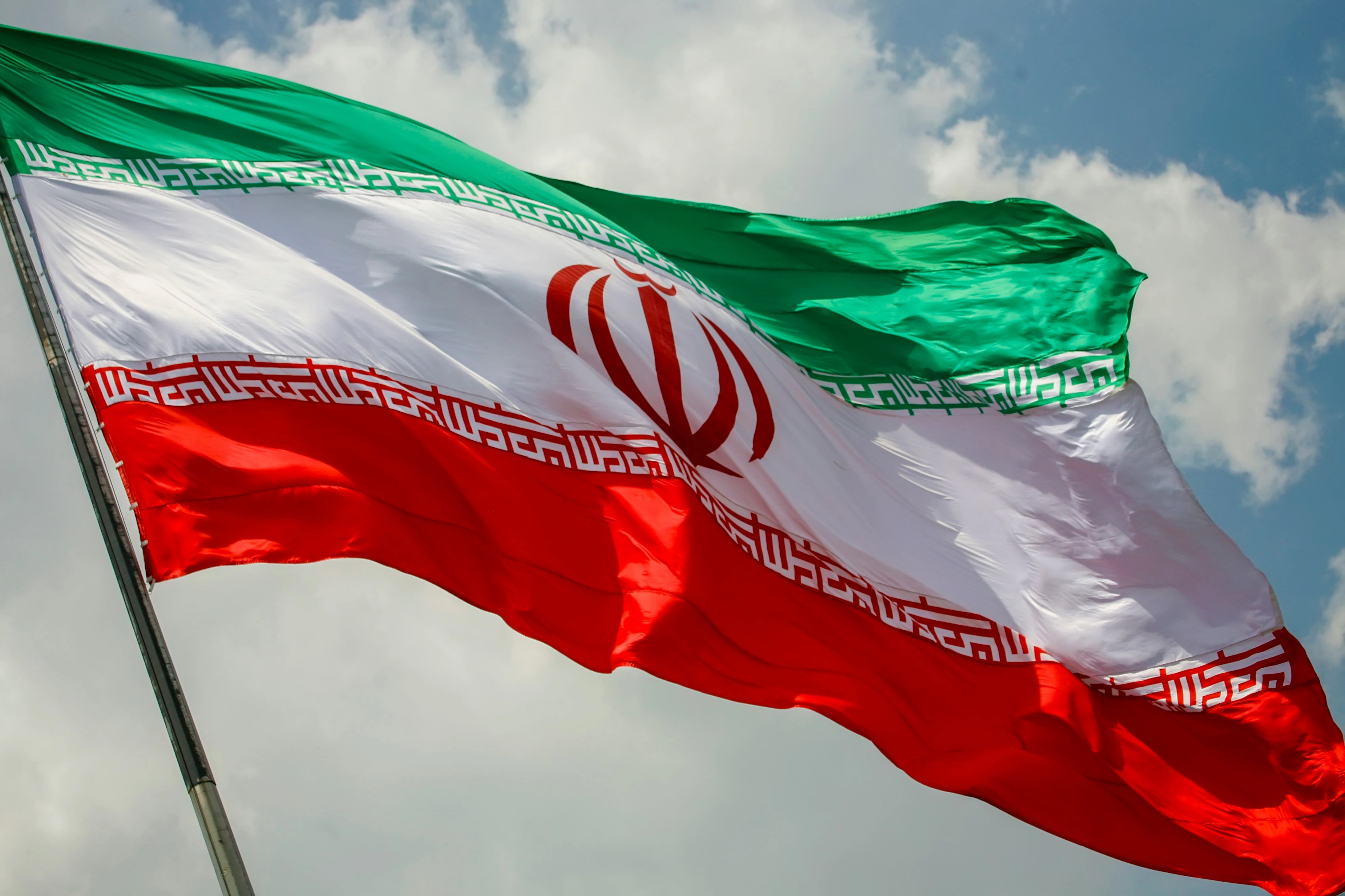 Iran Caps Daily Dollar Purchases At $1,000 As Rial Crumbles To 262,000 Per US Buck