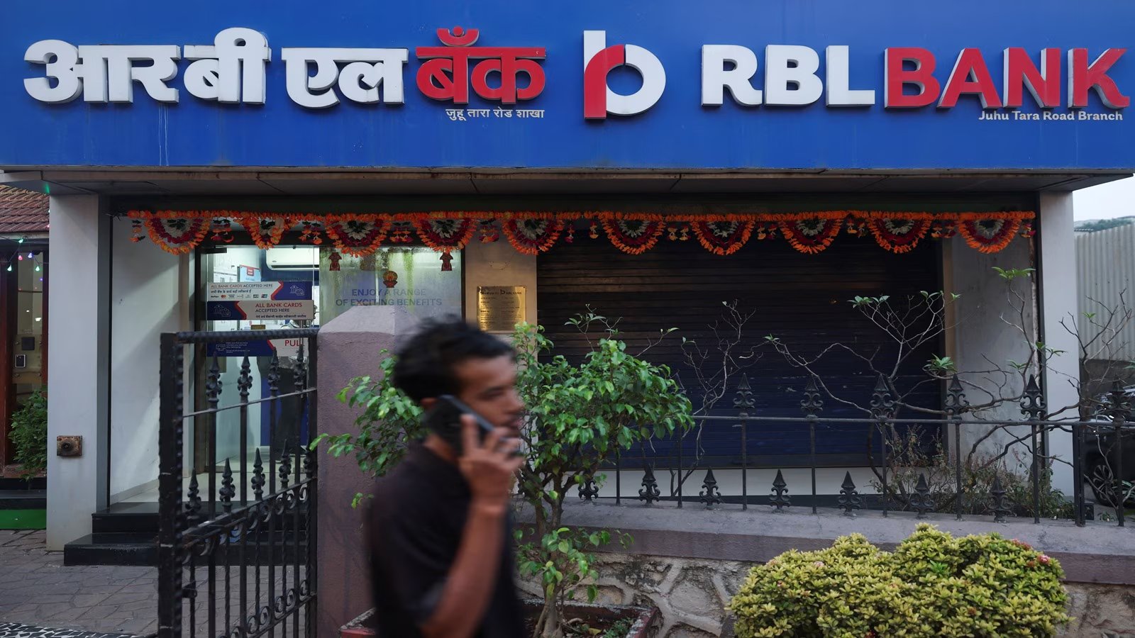 RBL Bank Q3 Net Profit Hits ₹482 Cr, Double YoY; Targets 1,000 Branches