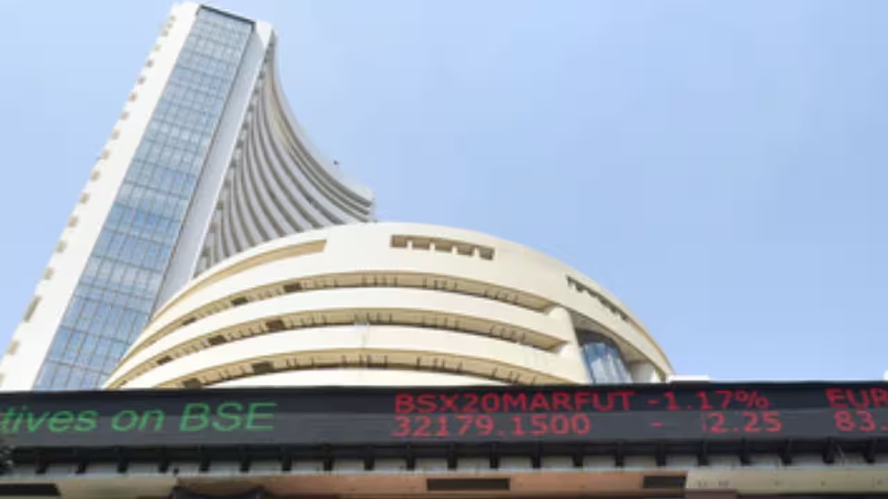 Sensex Falls 1,200 Points; FPIs Dump ₹9,484 Crore