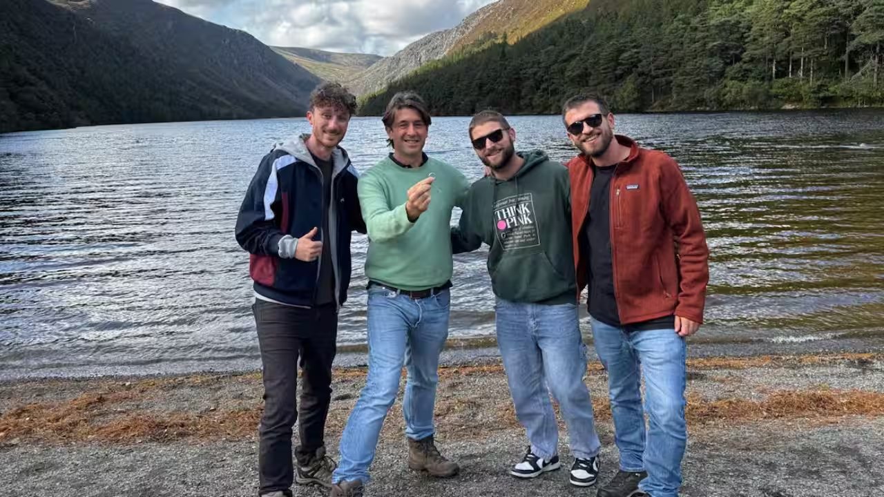 Three Italians Fly to Ireland to Return Lost 18-Carat Wedding Ring