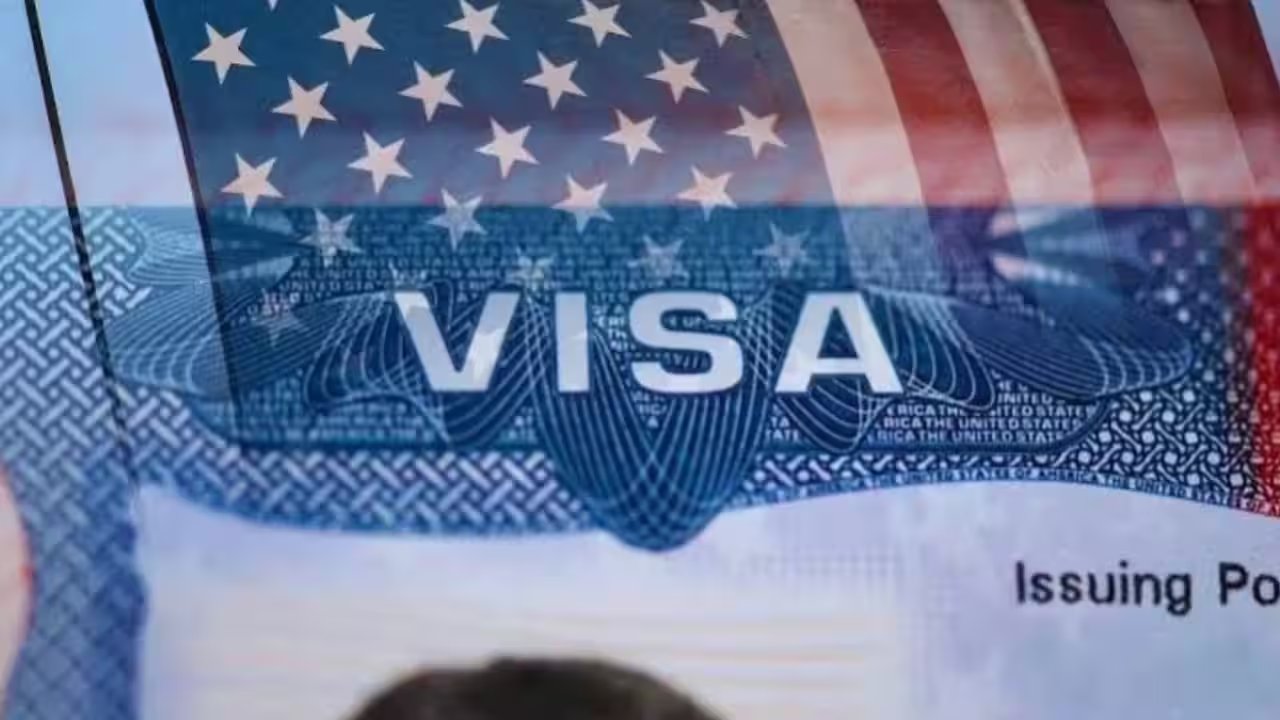 Miami CBP Cuts Visiting Parents' Stay to Two Months, Despite Six-Month B1/B2 Visa