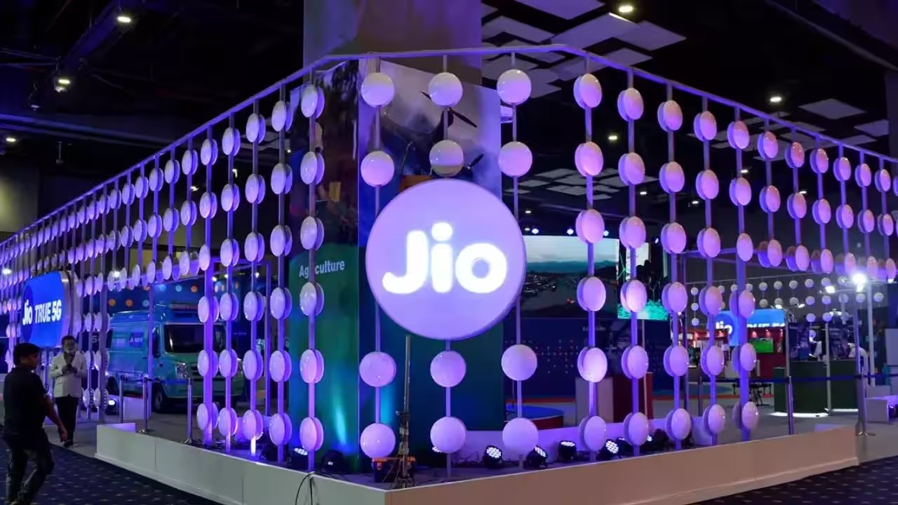 Jio Platforms IPO to Raise ₹30,213 Cr at Rs 1,065–1,119 per Share