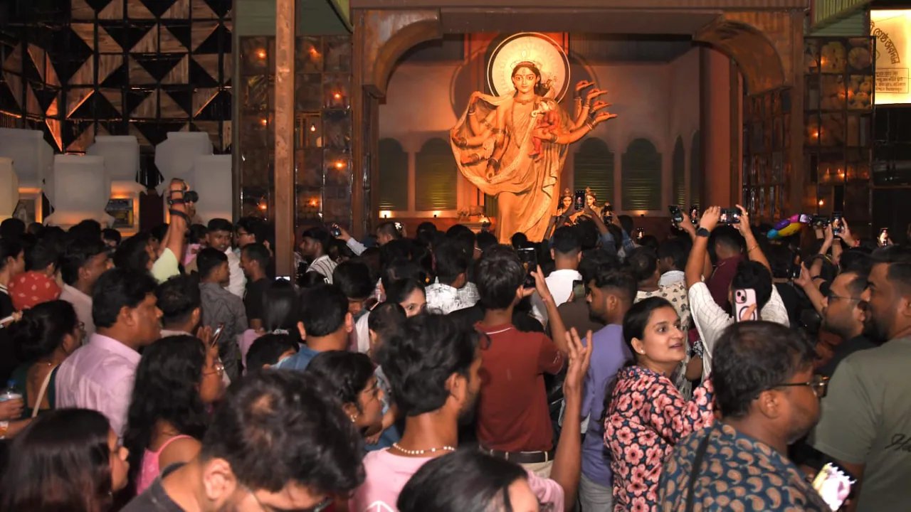 Kolkata's Chorbagan Sees 19 Deaths in Durga Puja Stampede