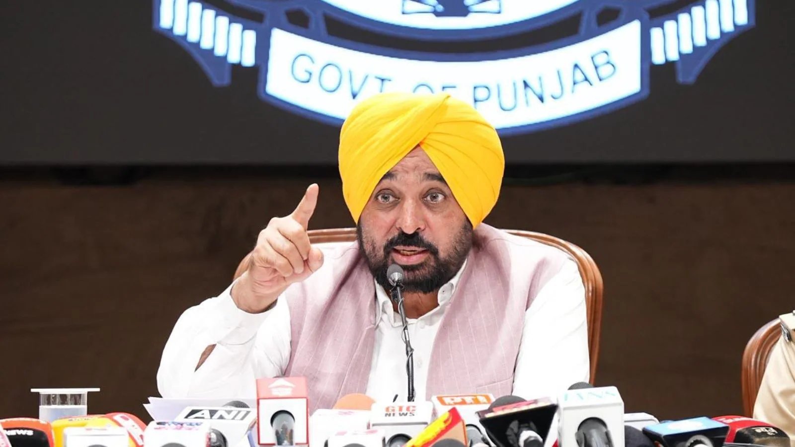 Punjab CM Mann Grants 8% DA Hike to 8 Lakh Employees Ahead of 2027 Polls