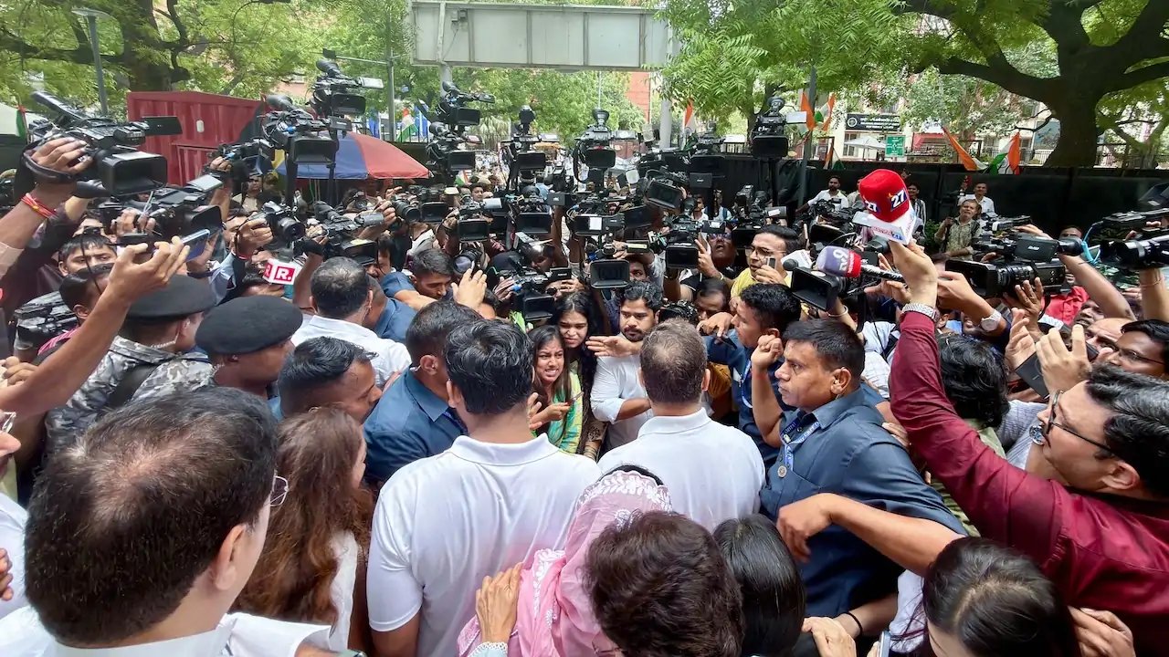 Supreme Court Seeks Centre Response On Police-Media Guidelines Amid Journalist Assault Allegations