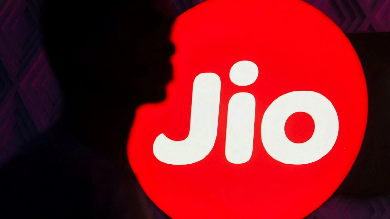 Jio Platforms Net Profit Surges 15% to ₹30,049 Cr