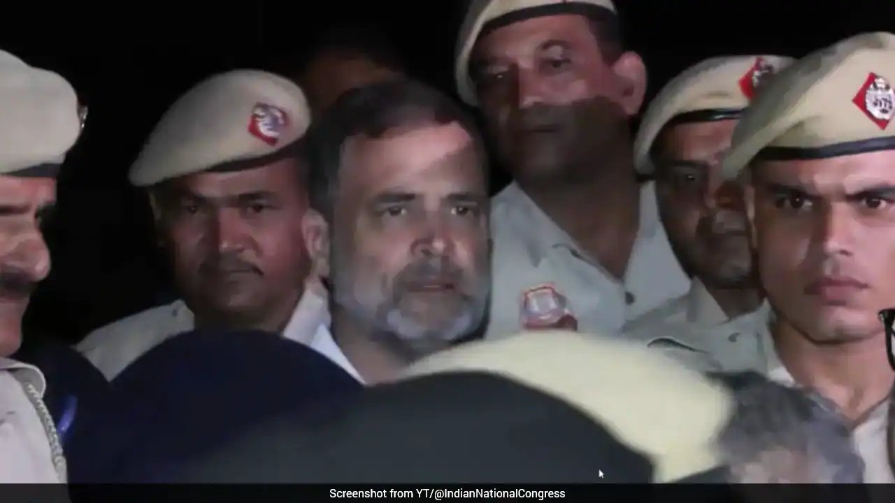 Rahul Gandhi Leads 150‑Member Protest Demanding Gyanesh Kumar Resignation Over 13‑Crore Voter Exclusions