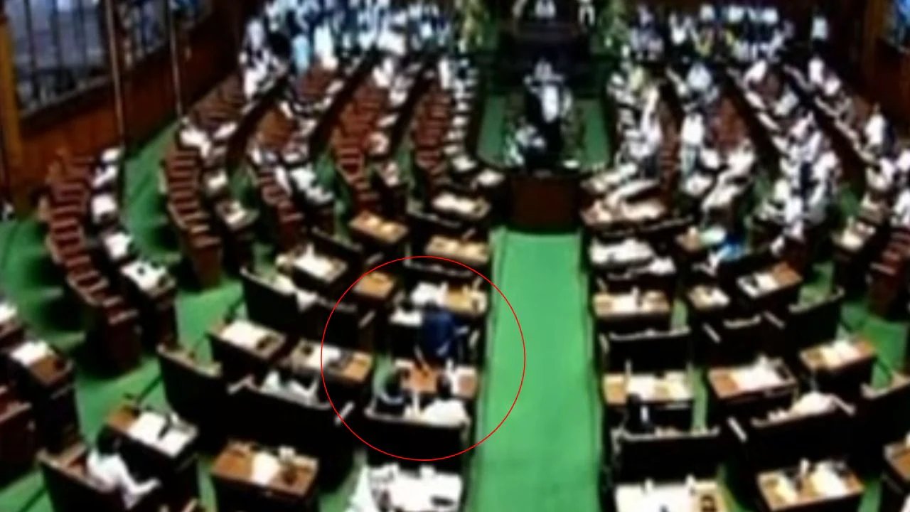 Karnataka MLA Narayanaswamy Claims Roopakala Shashidhar Threatened Him in Assembly