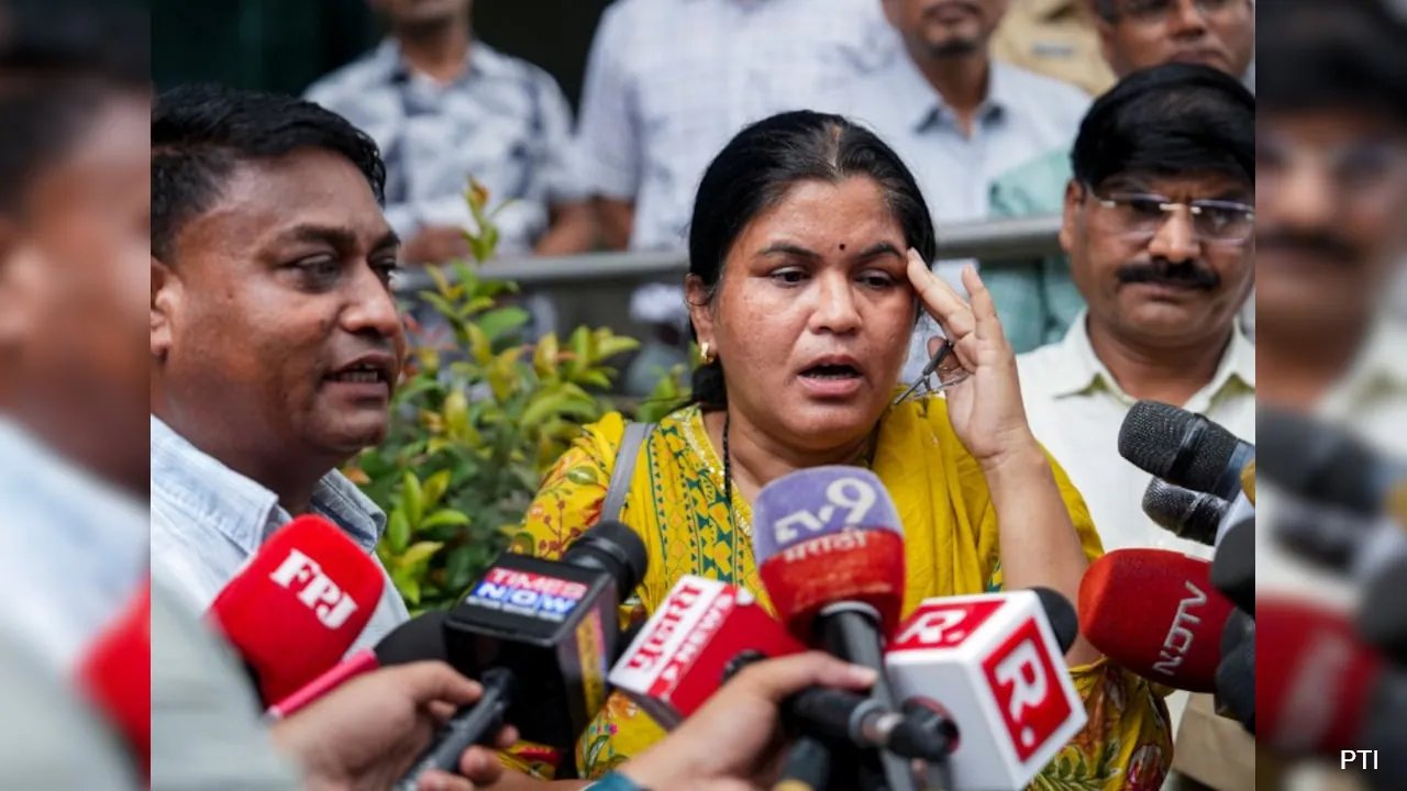 IIT Bombay Parents Launch Hunger Strike at Azad Maidan, Demand Arrest of Faculty