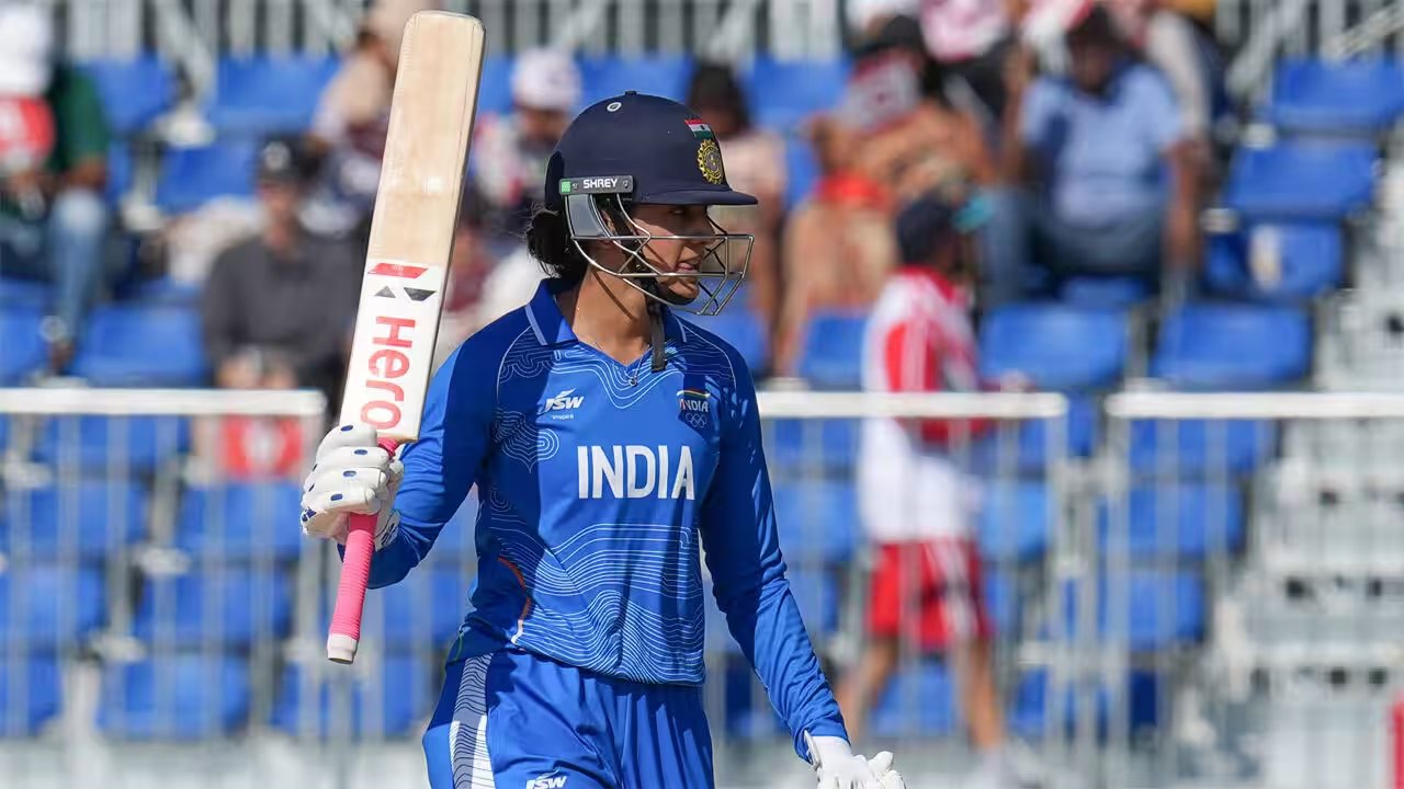 Smriti Mandhana Hits Sixth to Become First Woman with 11,000 International Runs