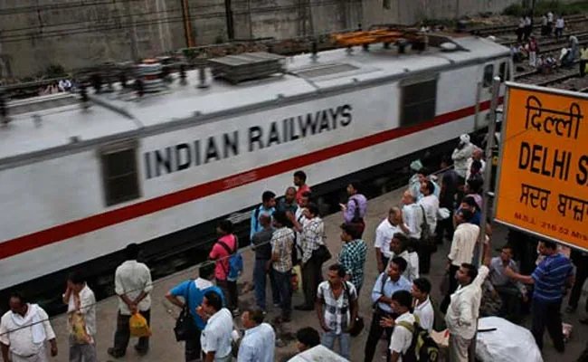 Prime Minister Modi Approves ₹2,009.61‑Crore Bonus for 11.4 Lakh Railway Workers