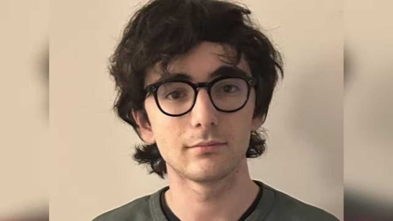 French Student Théodore Cazals Fights 1M‑Like AI Misinformation, Grows 133,000 Followers