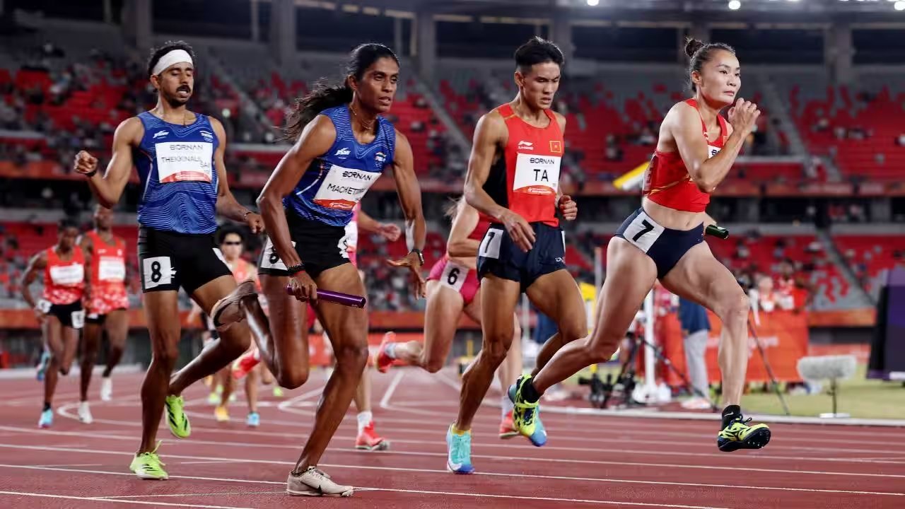 Vithya Ramaraj Steals Silver as India Beats Vietnam by 0.08s in Relay