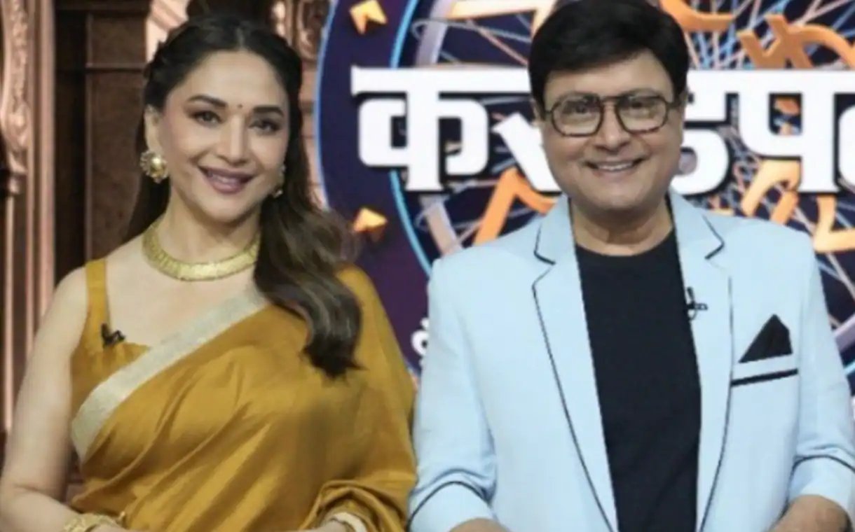 Aamir Khan Mistakenly Waves at Madhuri Cutout on 1992 Prem Deewane Set
