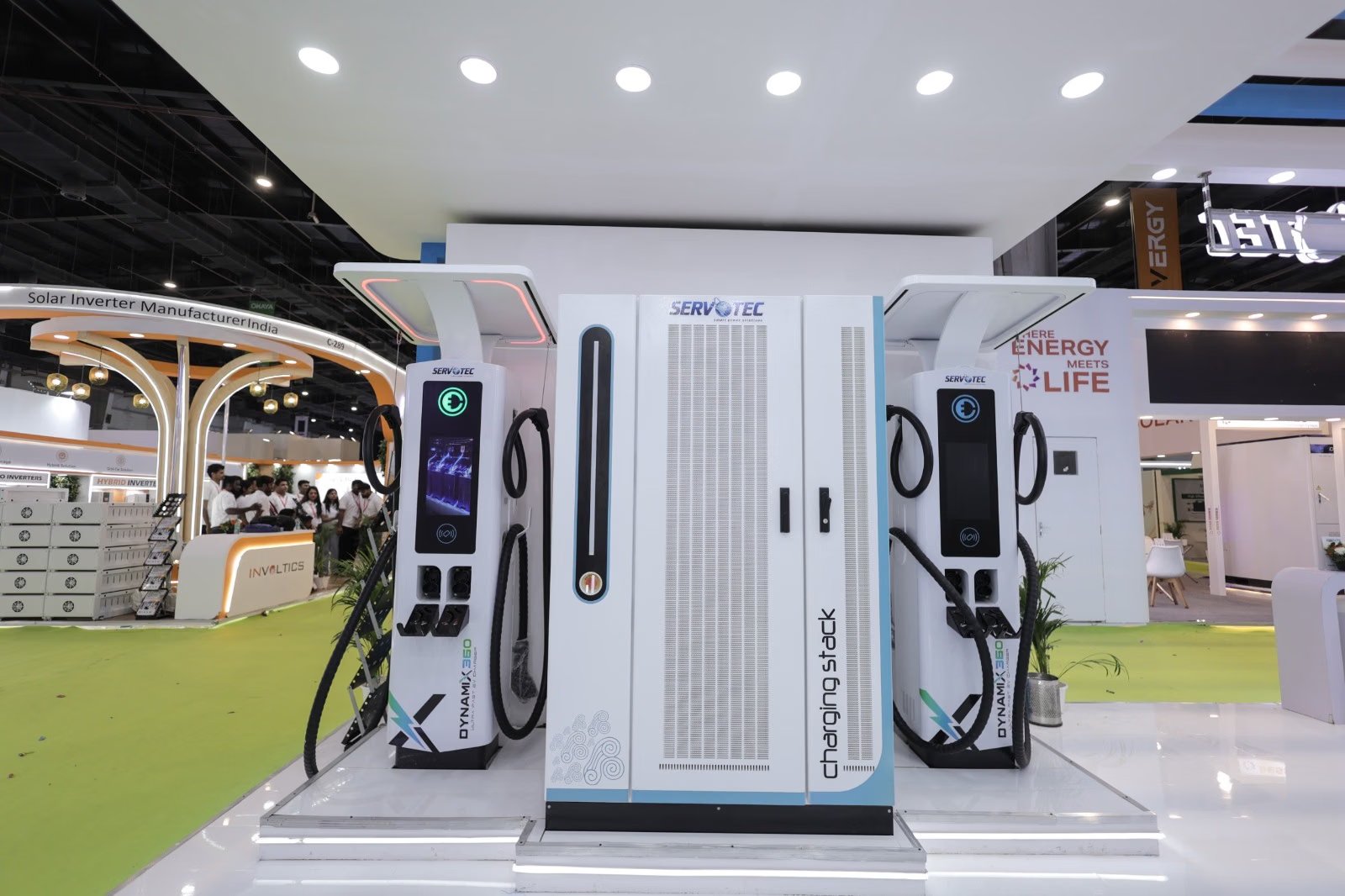 Servotech Dynamix360 Charger Launches at 360 kW Power with Smart Displays