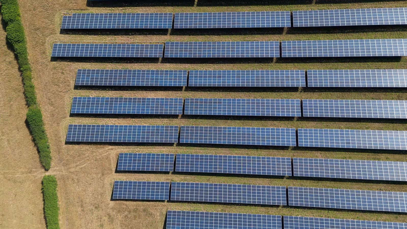 Vikram Solar Secures 400 MW Module Order, Shares Edge Down 0.19%