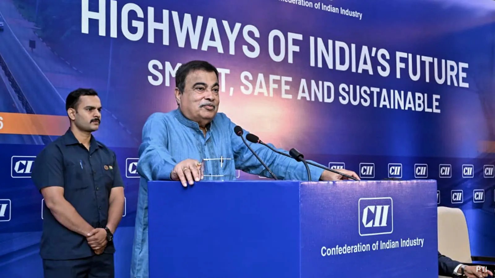 Gadkari Blames E20 Ethanol Blending Campaign Paid, Announces E100 Flex‑Fuel Rules