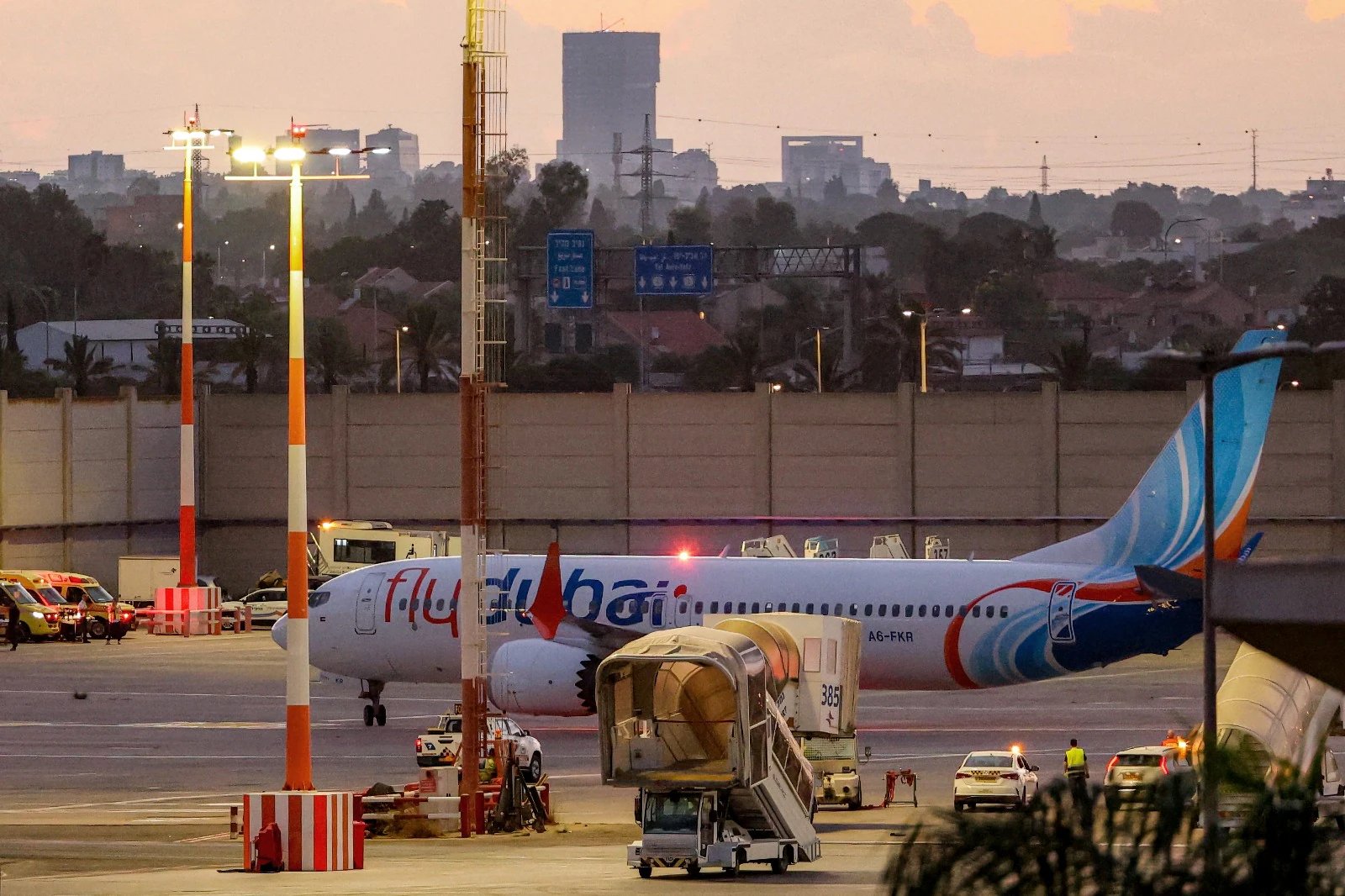 Herzog Awards 5 Israelis For Stopping Flydubai Cockpit Hijacking