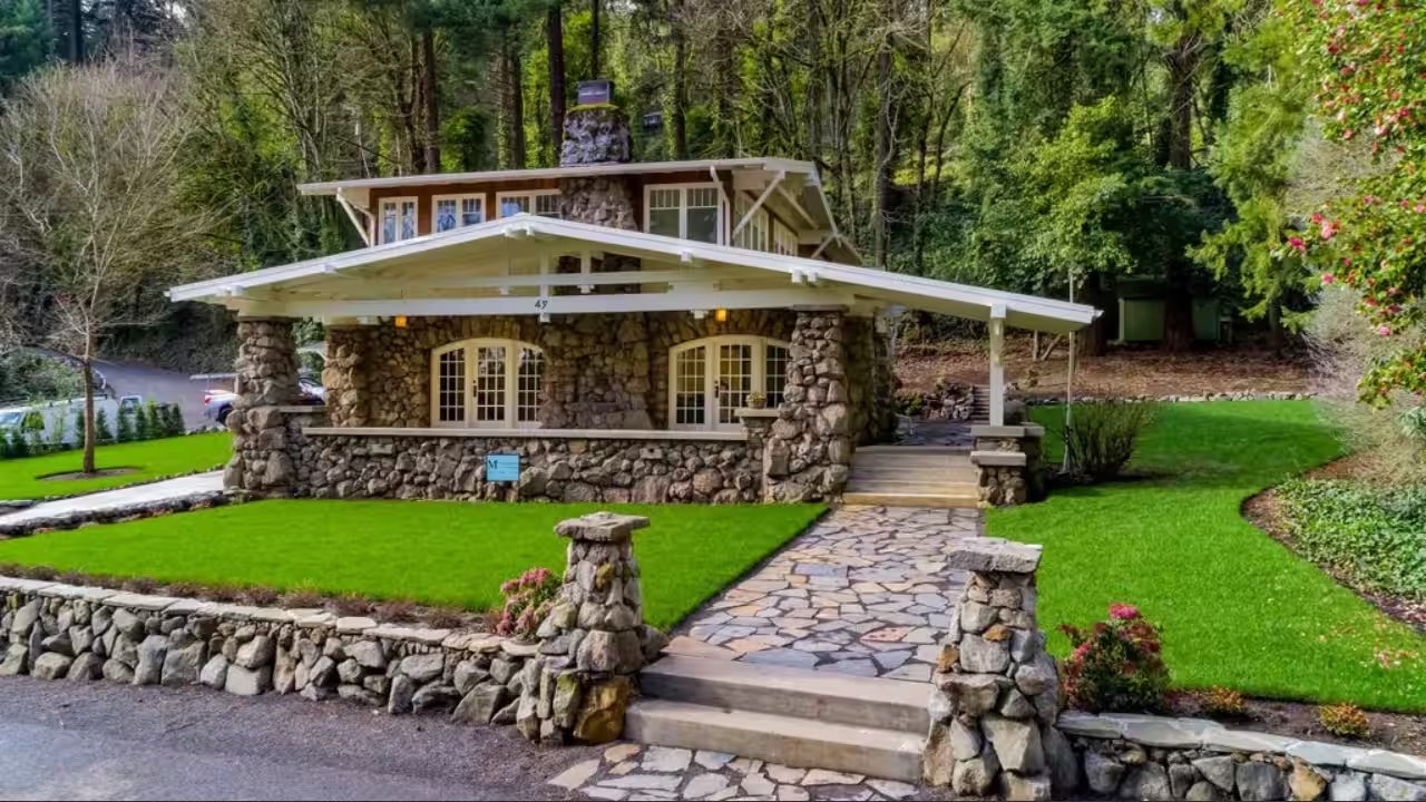 John McCulloch Saves 1910 Emma Austin House, Restores, Sells for $1.47 M