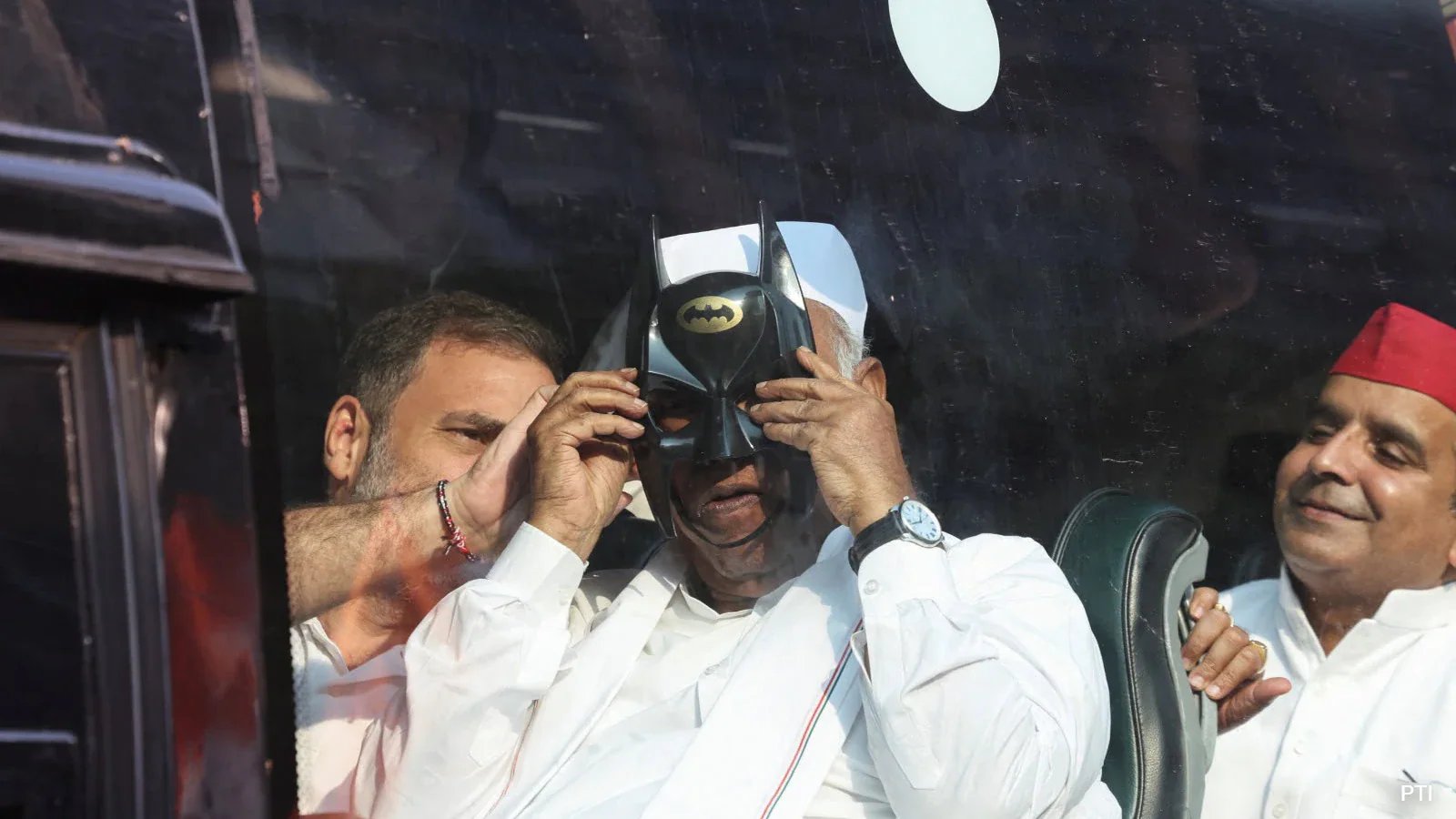Rahul Gandhi Receives Batman Mask in Protest March to Supreme Court, Oct 12