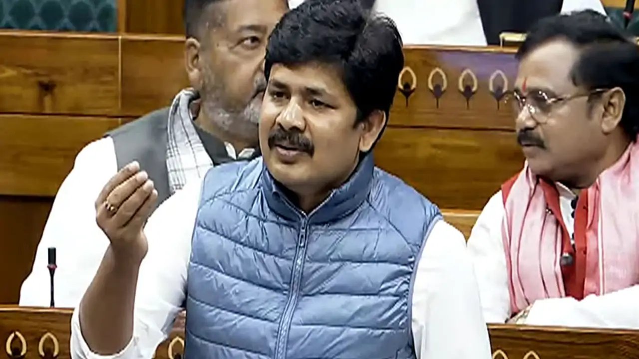 Maddila Gurumoorthy Accuses TDP of Rs 40‑Lakh Election Mafia, Demands Probe