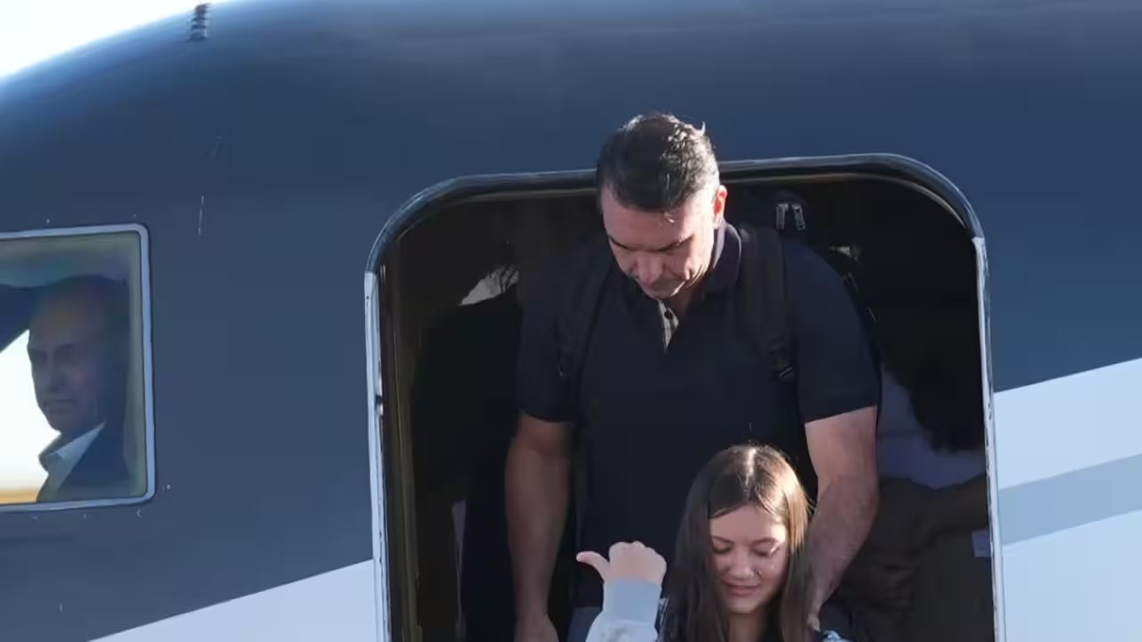 Flavio Bolsonaro Arrives in Miami 48 Hours After Election Loss to Lula