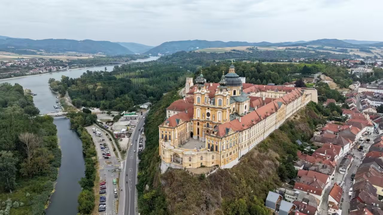 Ukrainian Detained After Knife Attack Kills One, Injures Four at Jaroslaw Abbey