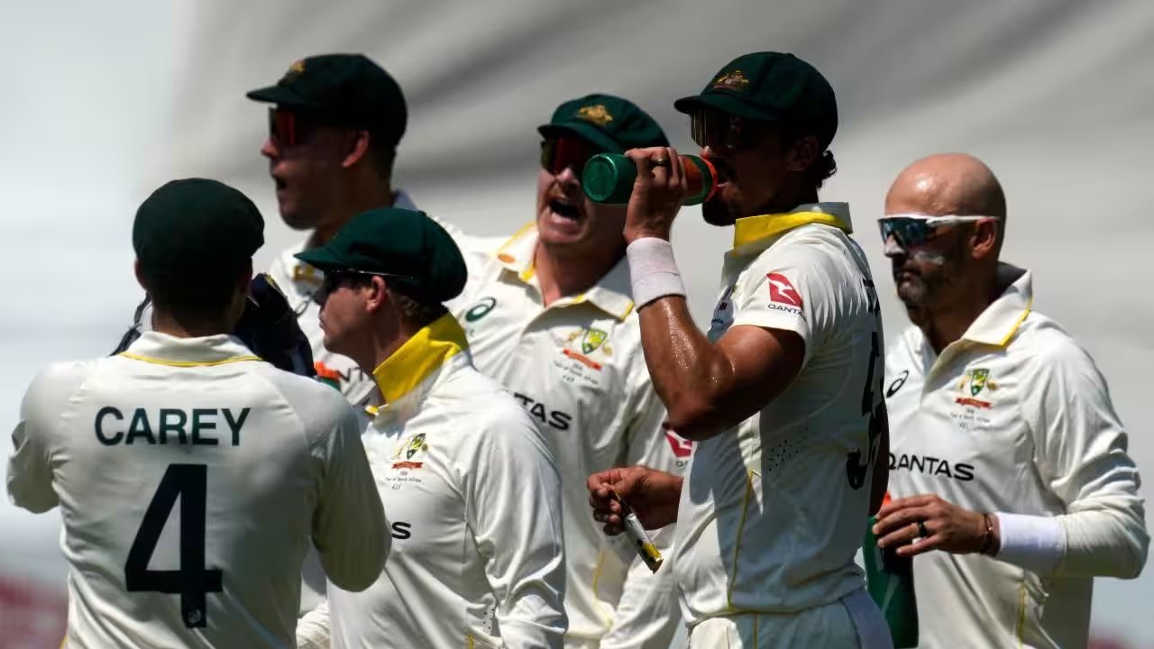 Pat Cummins Seals 139‑Run Lead as Australia Beat South Africa 390‑284