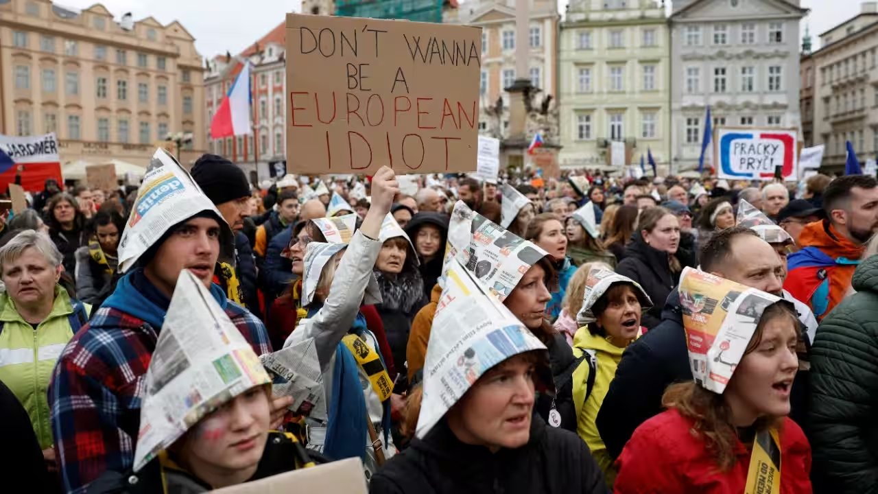 Prague Protestors Rally Against Czech Govt's 15% Public Media Funding Cut