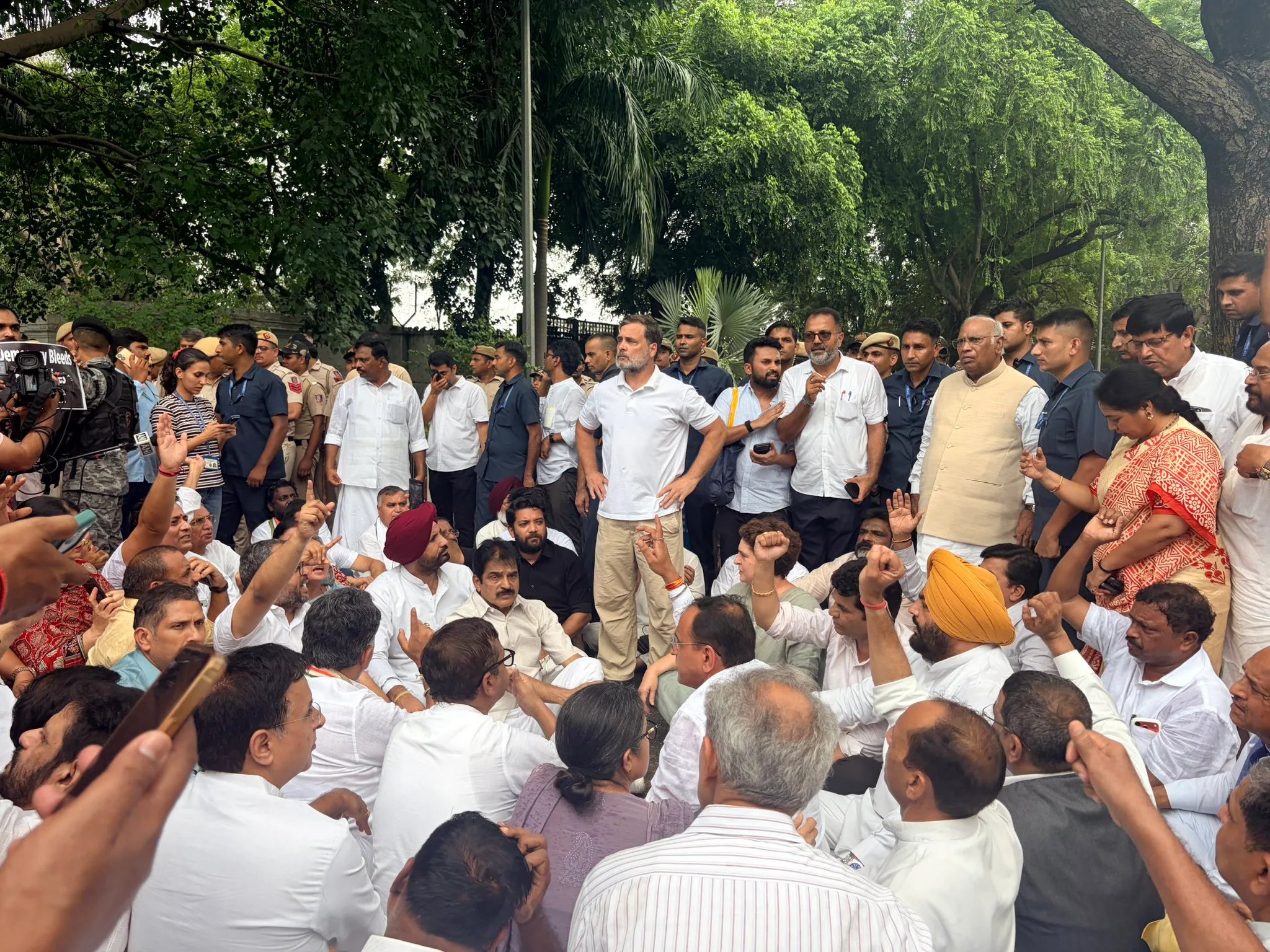 Pankaj Kumar Singh Deploys 39 Enforcement Teams to Block Non‑BS‑VI Vehicles Ahead of Congress Rally