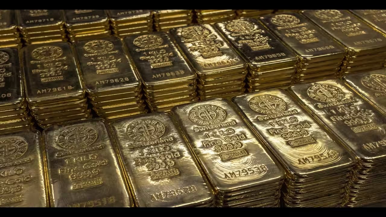 Gold Slides 3.8% to $4,121.6/Oz Amid Rate Hike Fears