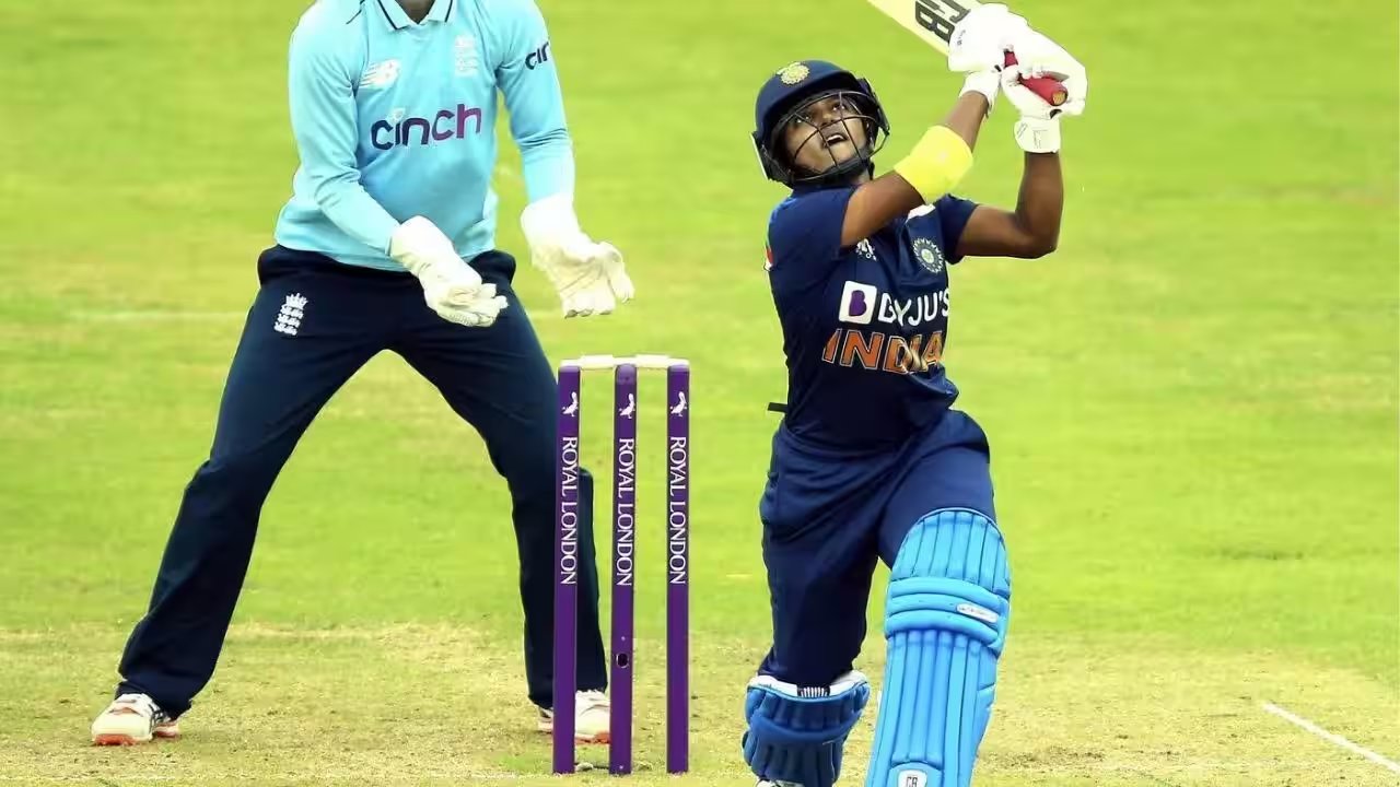 Punam Raut Retires, Celebrates 381 Runs in 2017 World Cup
