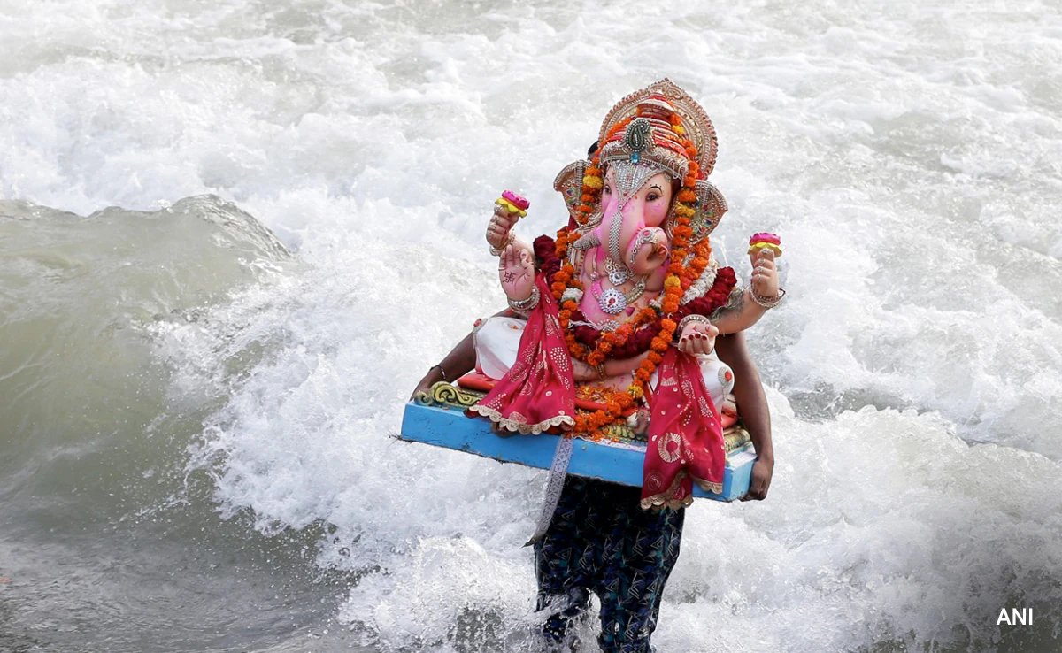 Mumbai's Shyam Nagar Lake Worker Rohit Bhimu Rathod Electrocuted in Closed Pond During Ganesh Immersion