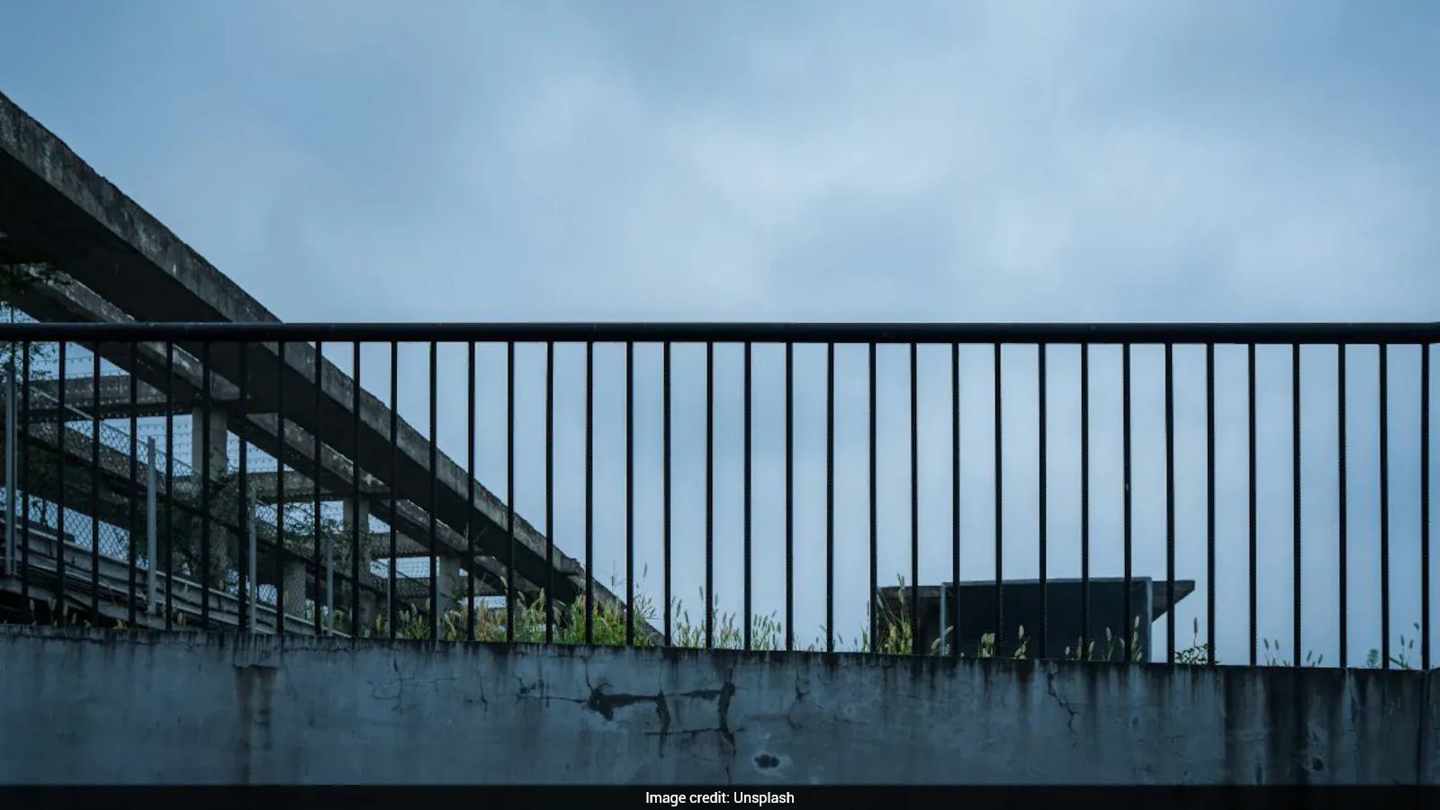 73‑Year‑Old Chengdu Neighbor Arrested for False Rooftop Grave Rumor