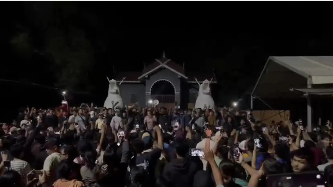Manipur Protesters Clatter Utensils Near Kangla Fort, Police Fire Tear Gas