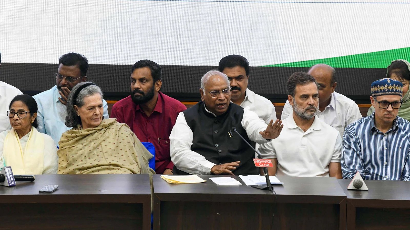 Sonia Gandhi’s Sudden Arrival at Delhi INDIA Bloc Meeting Sparks Seating Chaos