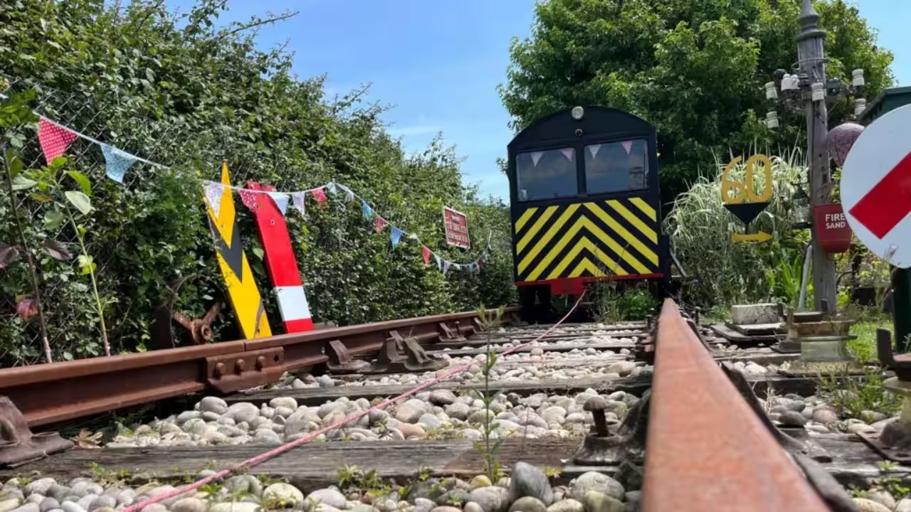 Adrian Backshall Builds 50‑Foot Solar‑Powered Garden Railway in East Sussex