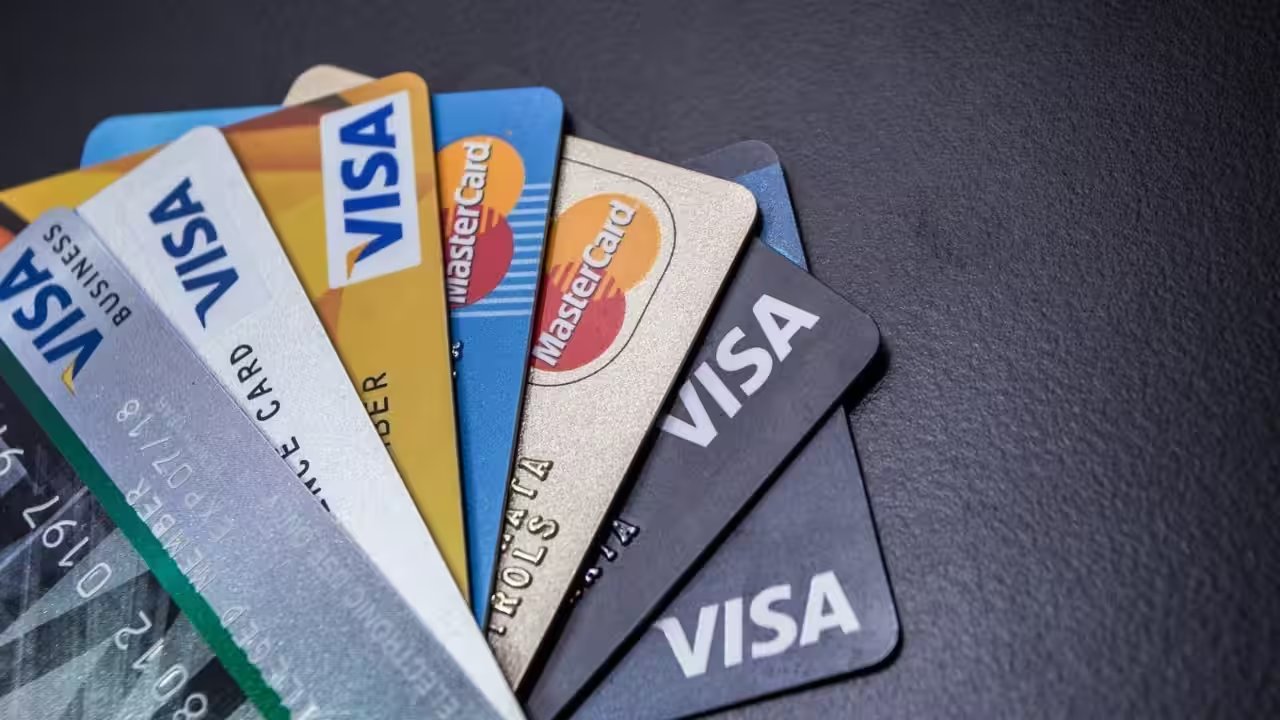 India's Credit Card Spending Declines 5.9% YoY to Rs 2 Lakh Crore in September