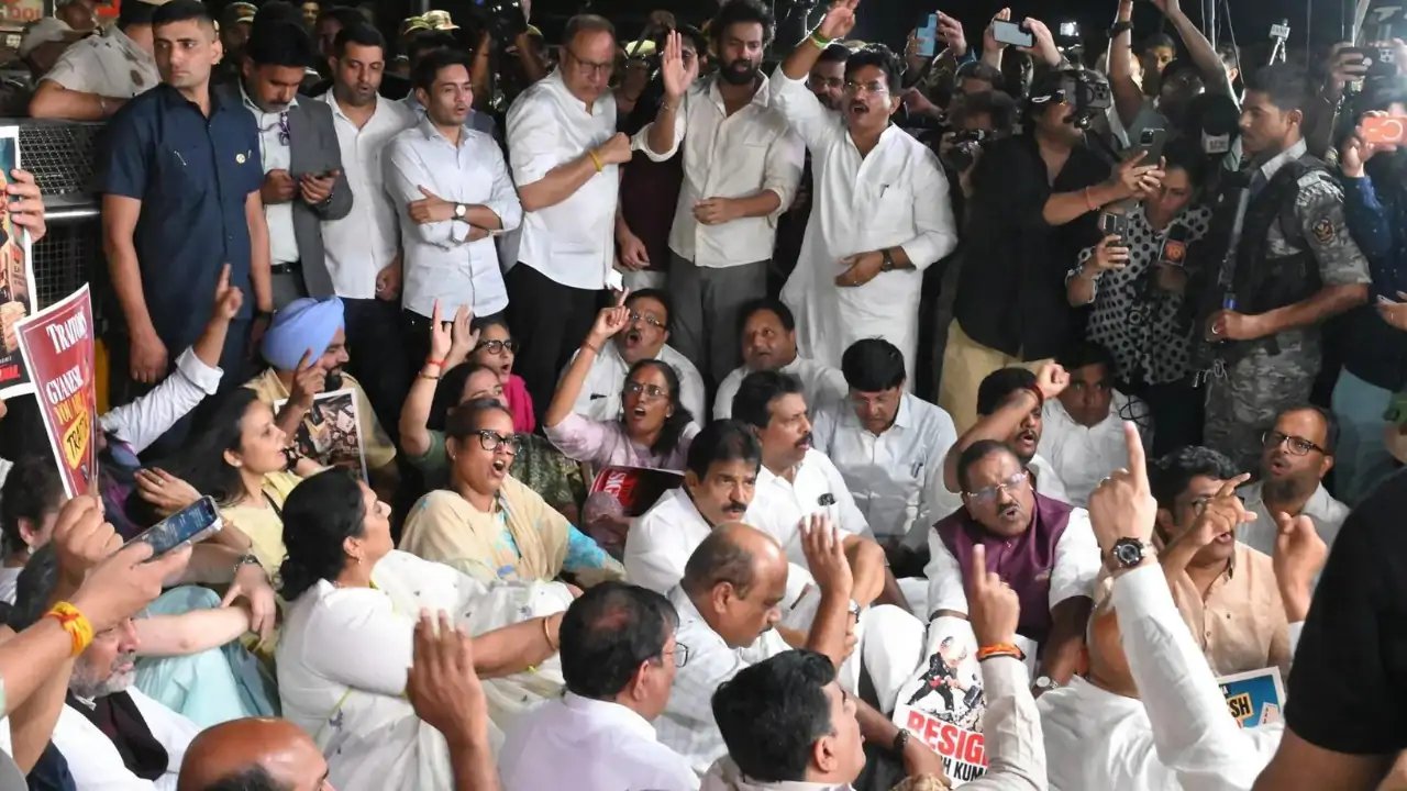 Opposition Urges President Murmu to Scrub EVMs Over Vote Theft Claims, 4‑Day Agitation