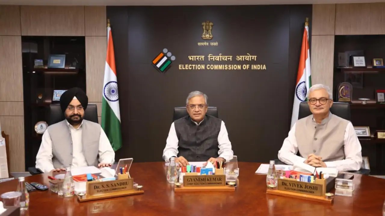124 Ex-IAS Officers Rally Behind Election Commission Over 2024 Vote Allegations