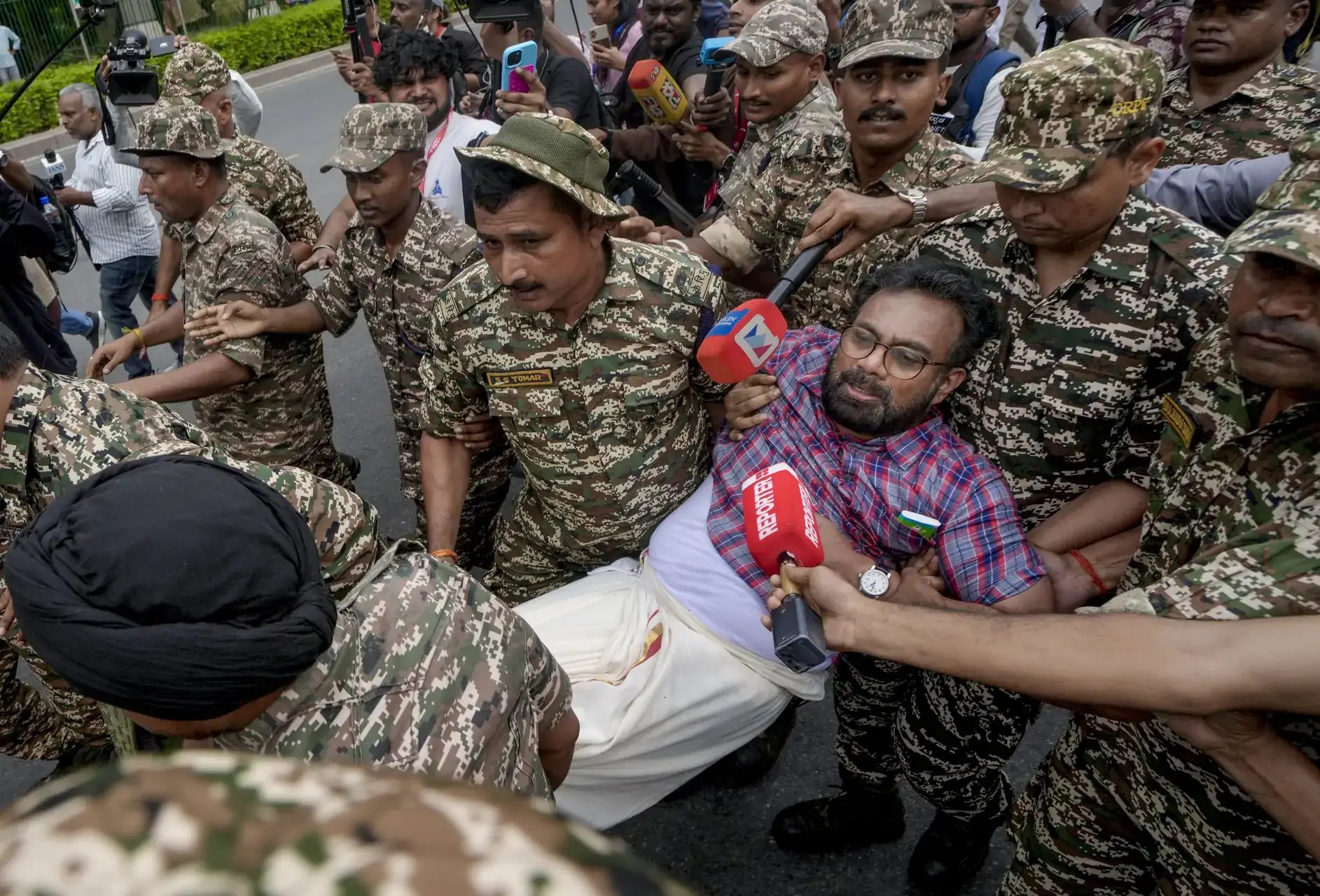 CPI(M) MP John Brittas Alleges Suffocation By Delhi Police During Protest