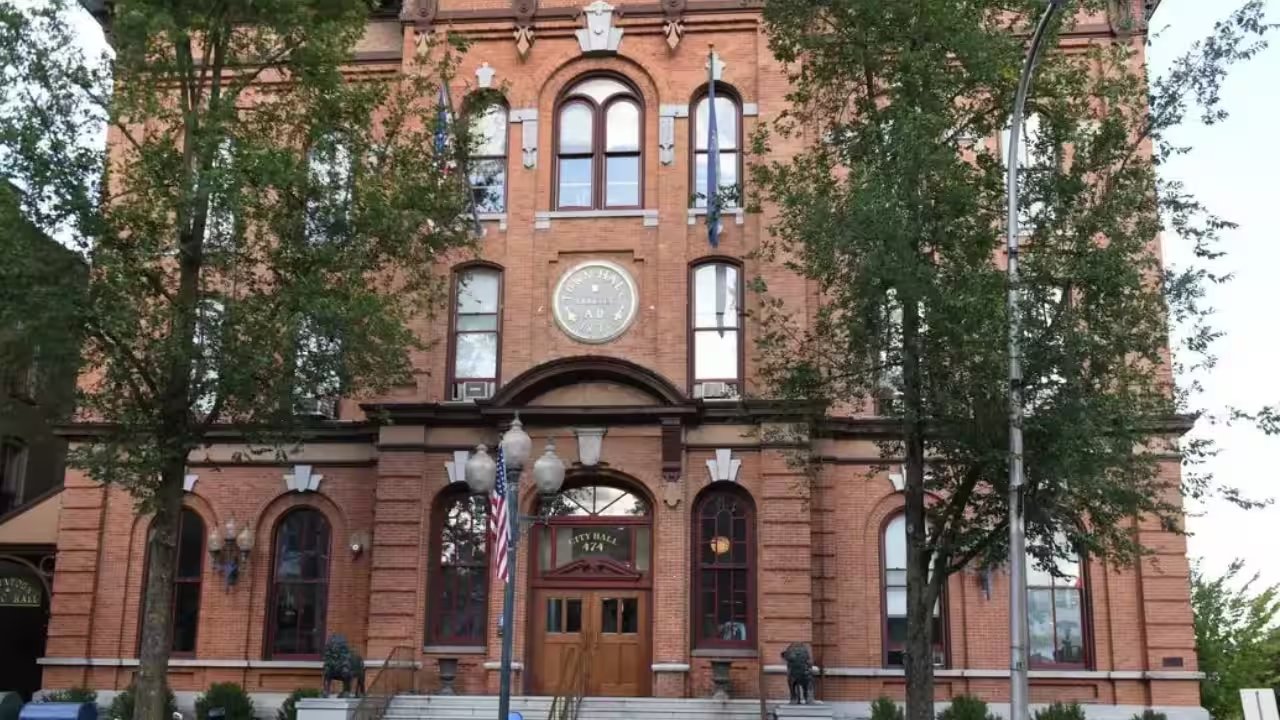 Saratoga Mayor John Safford Halts Demolition Rule Change After 30‑Speaker Hearing