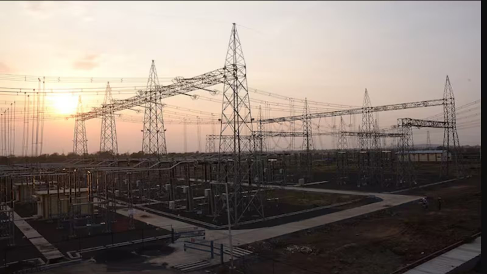 Power Grid Q2 Profit Falls 0.9%, Revenue Climbs 2.7% to ₹11.50L Cr