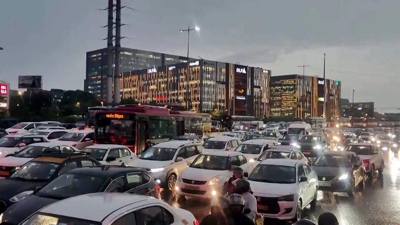 Supreme Court Blames Gurugram's Infrastructure Collapse on Poor Planning, Praises Greater Noida's 30-Year Design