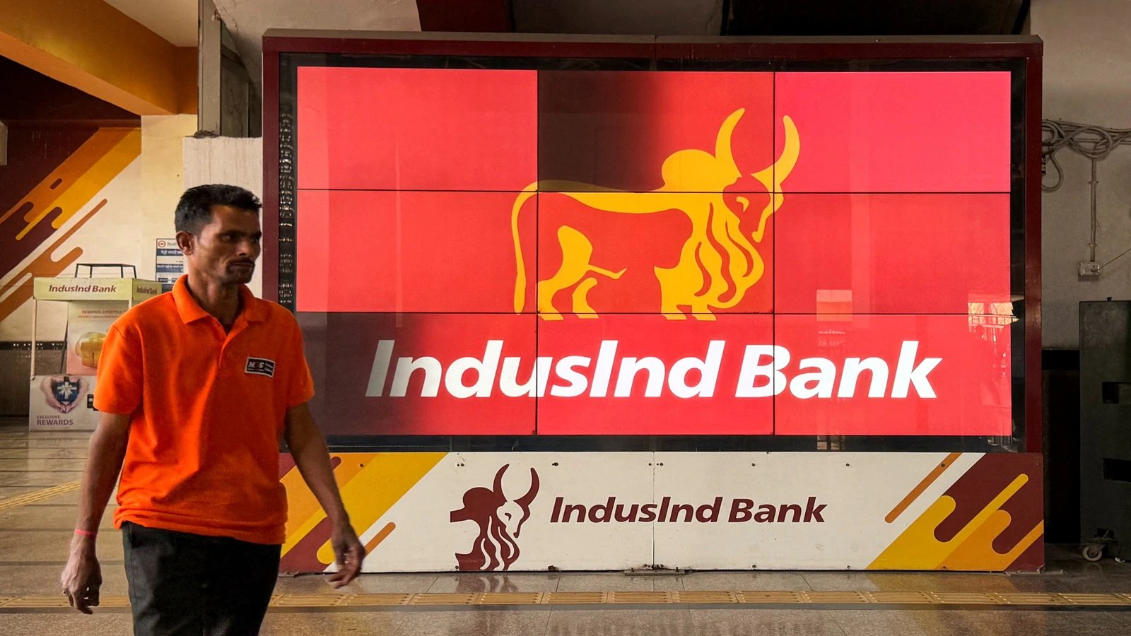 IndusInd Bank Q2 Net Profit Surges to ₹1,242 Cr, Shares Dip 1.8%