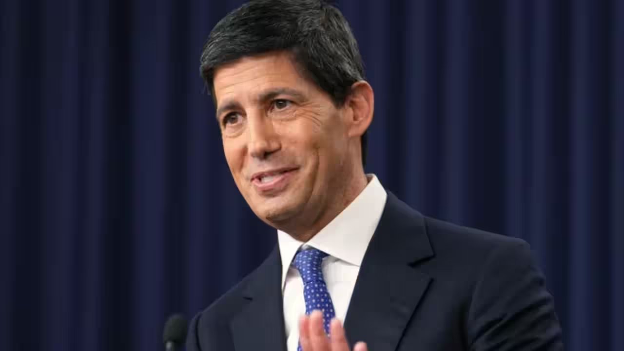 Federal Reserve Holds Rates at 3.75%-4% in 10‑2 Vote, Keeps Hike Door Open
