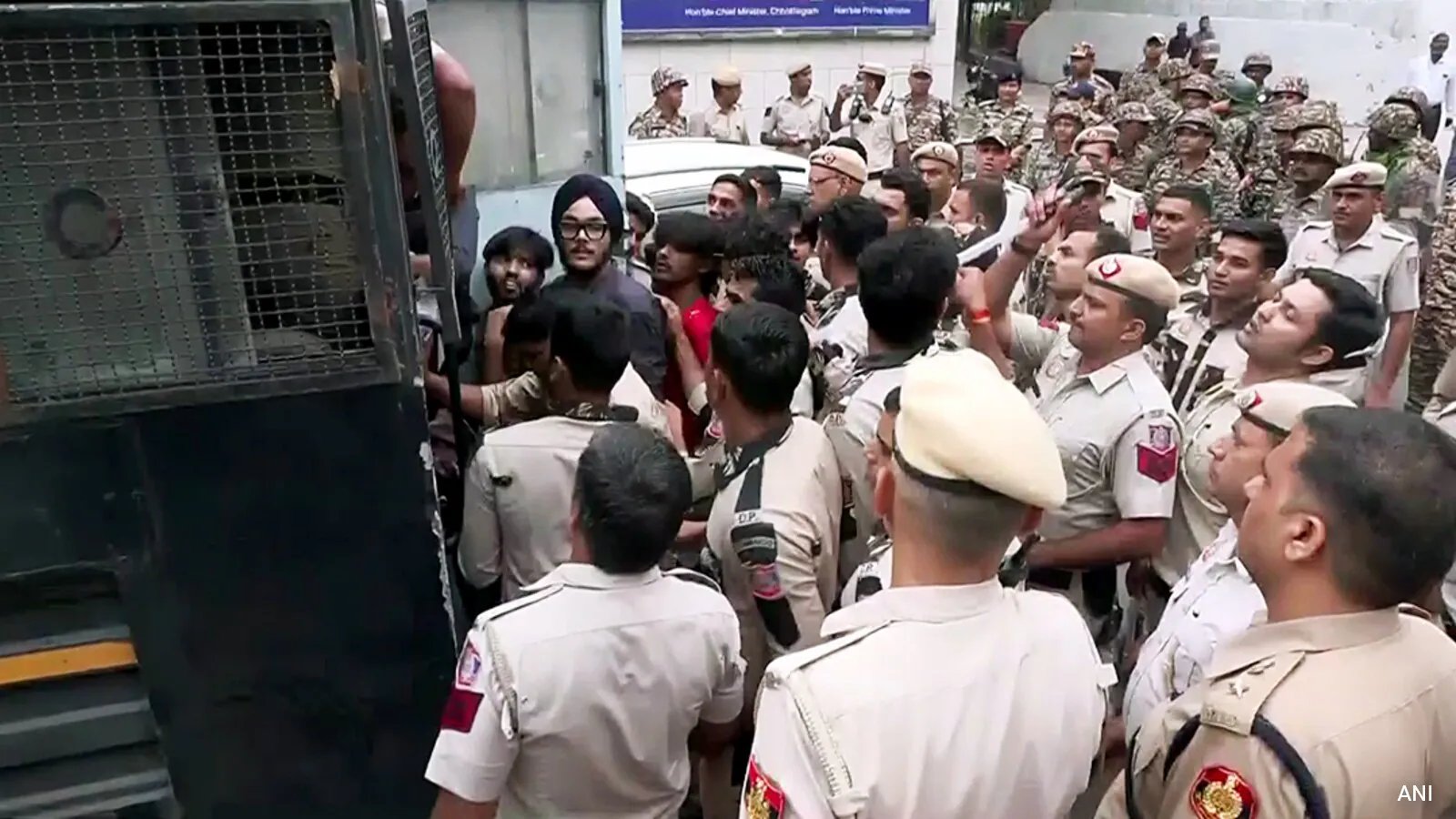 Supreme Court Orders Lift of Delhi Metro Closures Amid CJP Protest