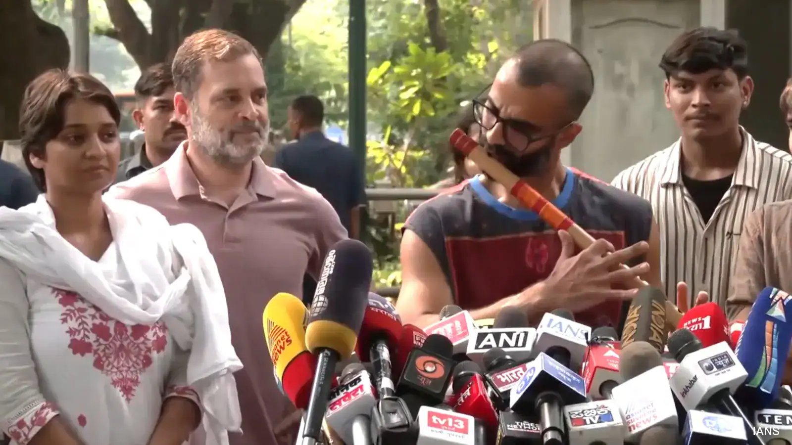 Rahul Gandhi Leads 10,000‑Strong Delhi Protest Against Election Commissioner