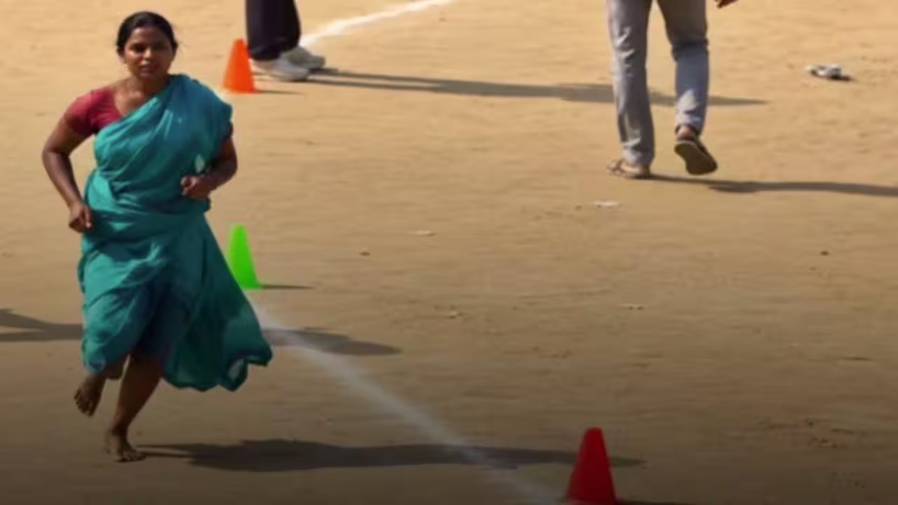 How Kavita Ran 1,600m Barefoot in a Saree: Your DIY Guide to Fit & Style
